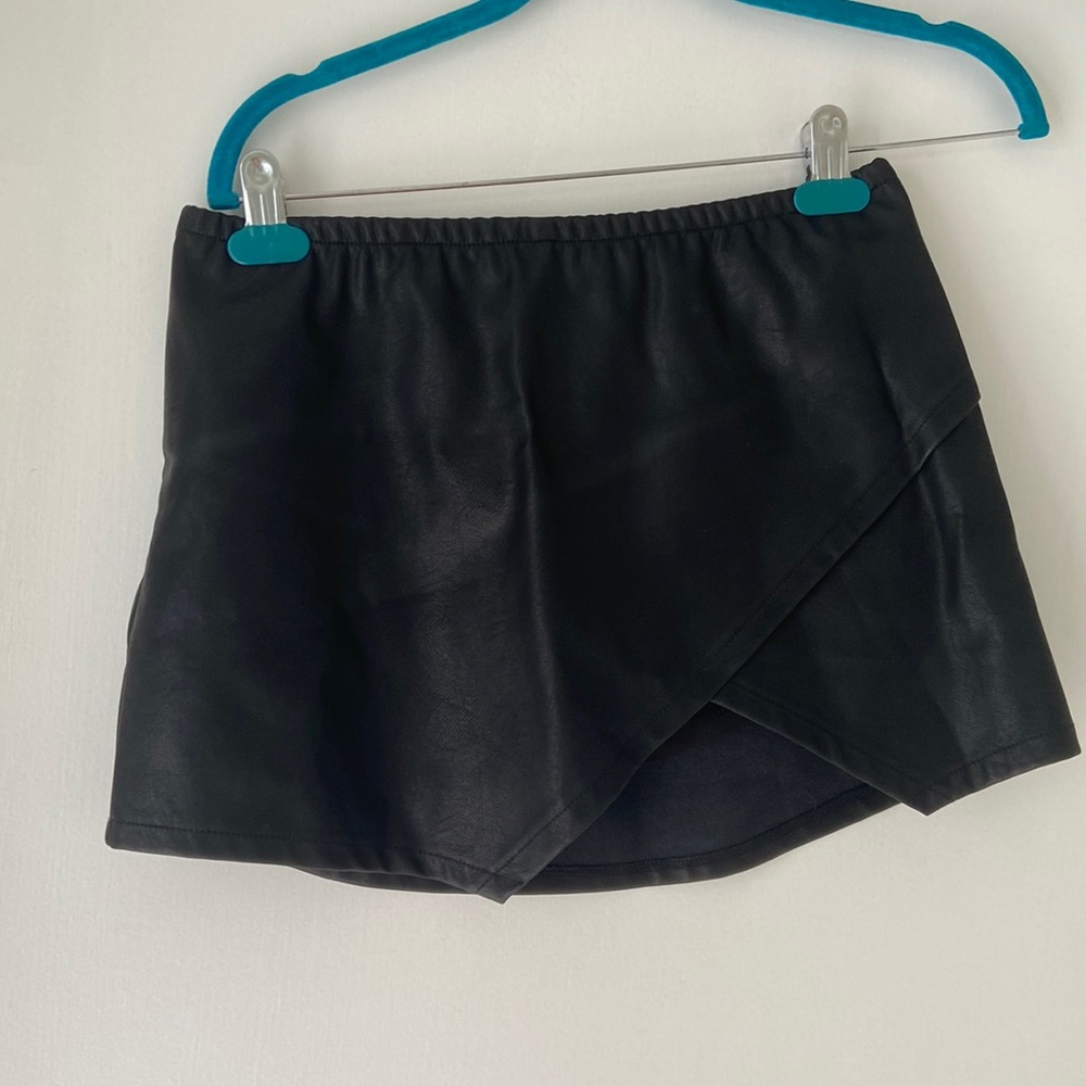 black leather skort size M
